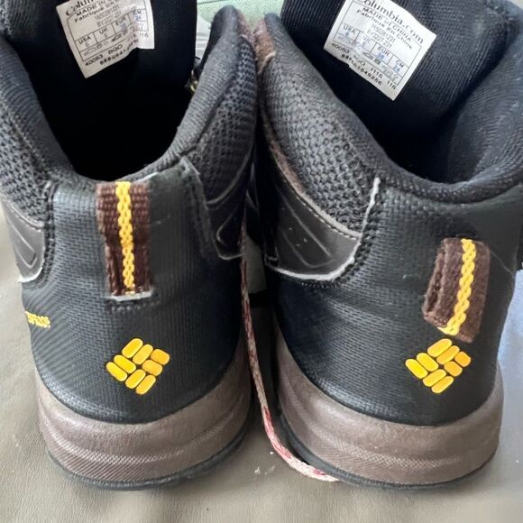 Columbia winter/hiking boots, ladies size 6. - Picture 2 of 4